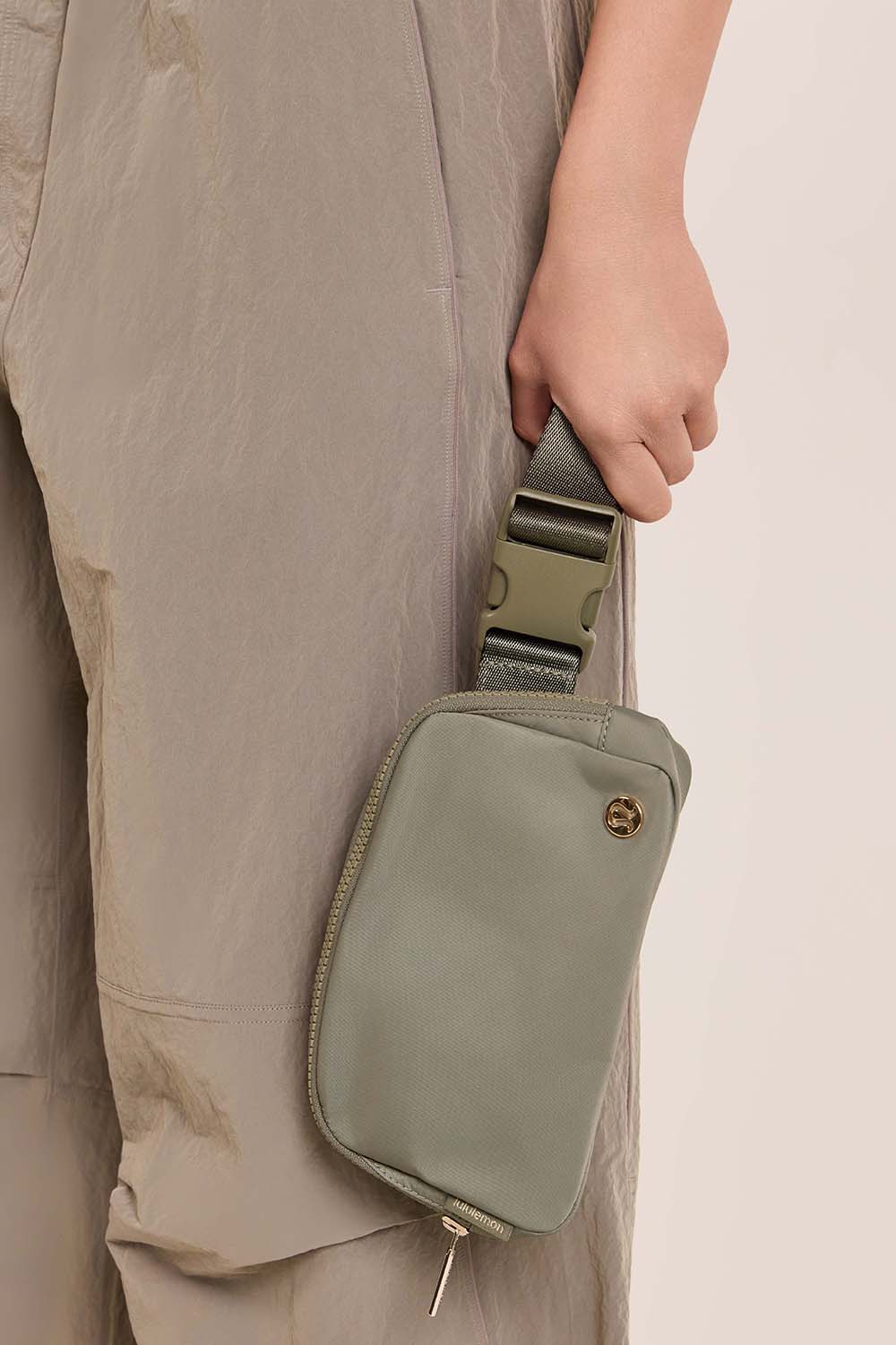 תמונת כל הלוק של Everywhere Belt Bag